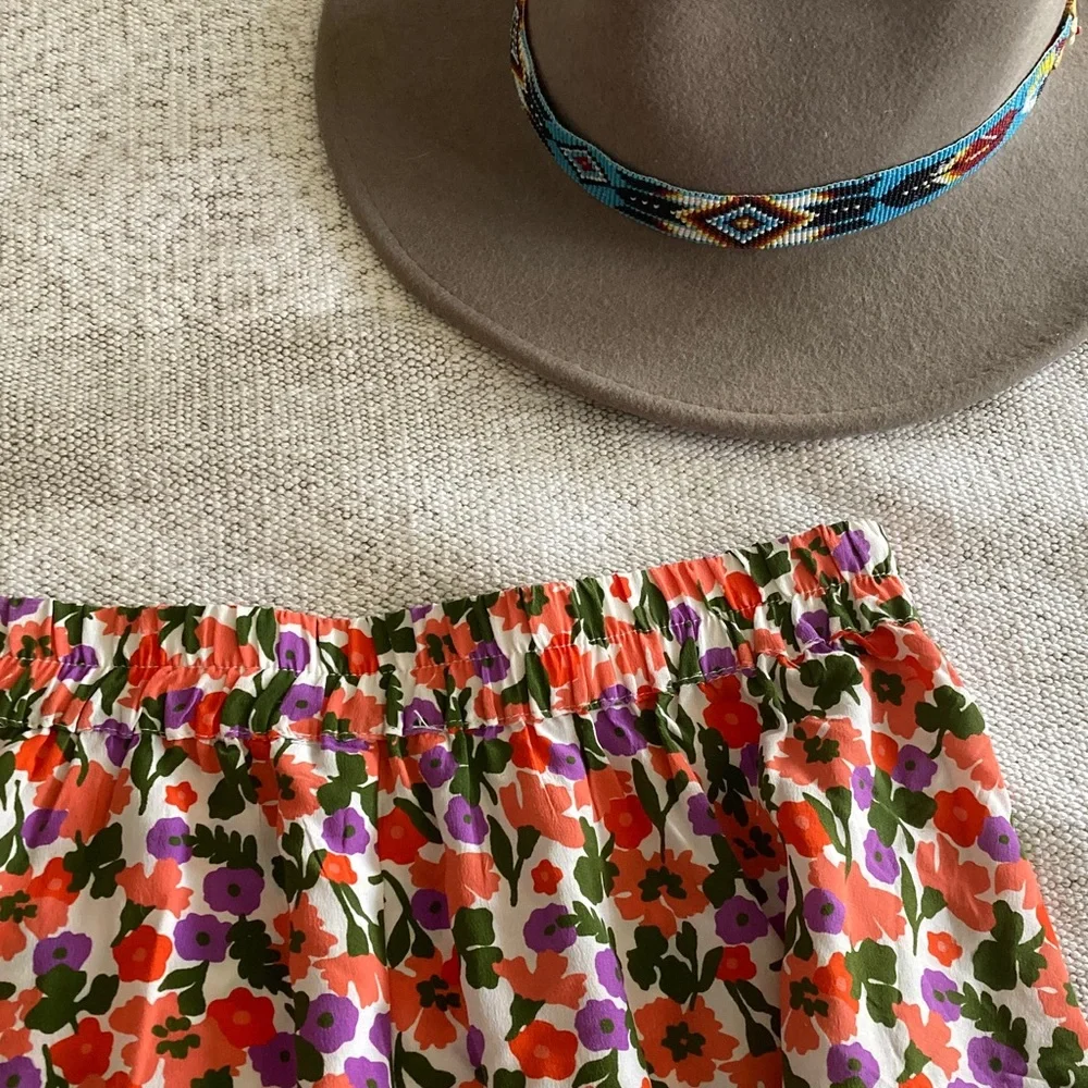 Amour Vert 100% silk,  Floral Skirt. SZ medium - Picture 4 of 5